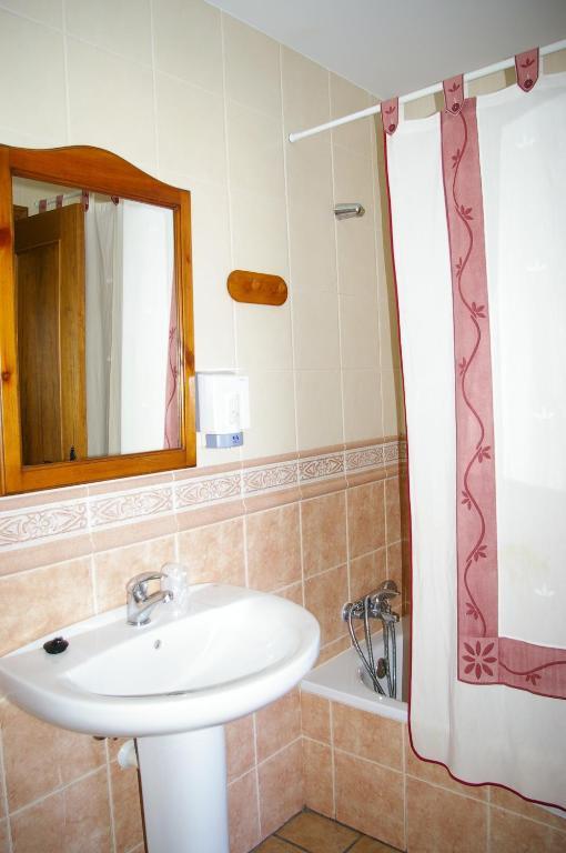 Hosteleria Santa Cruz Santa Cruz de la Serós 部屋 写真